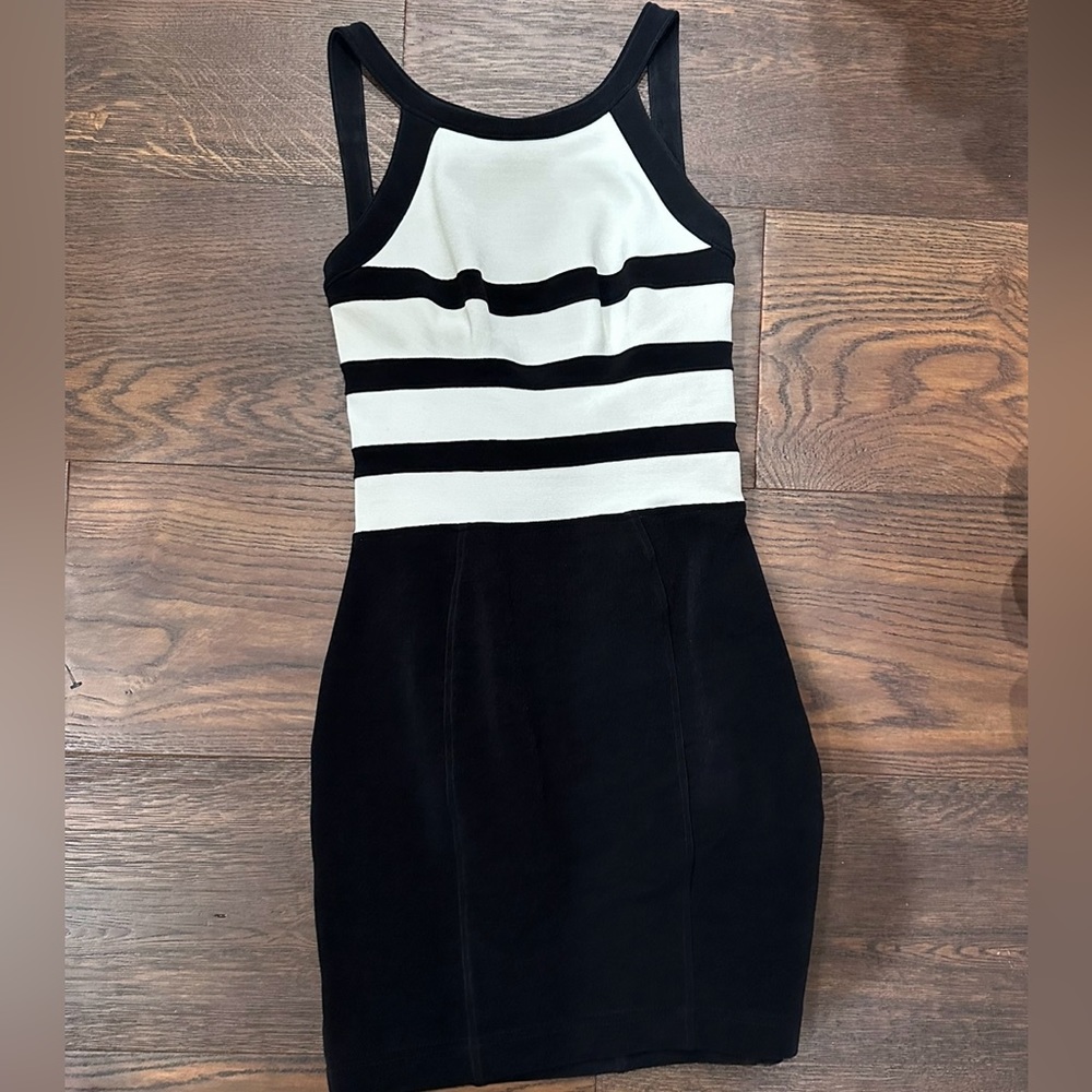 Beautiful Bodycon Mini Dress - Picture 3 of 3